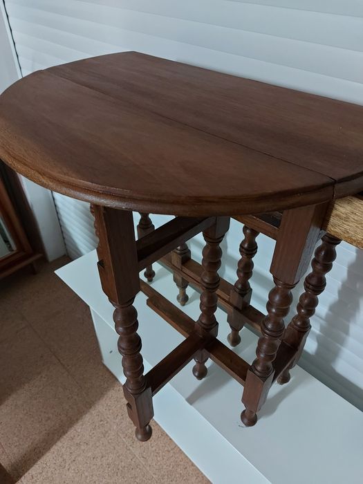 Mesa de jogo em madeira