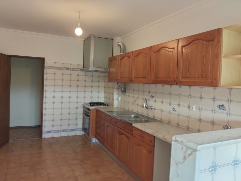 Arrenda-se T3 renovado em Odivelas com garagem