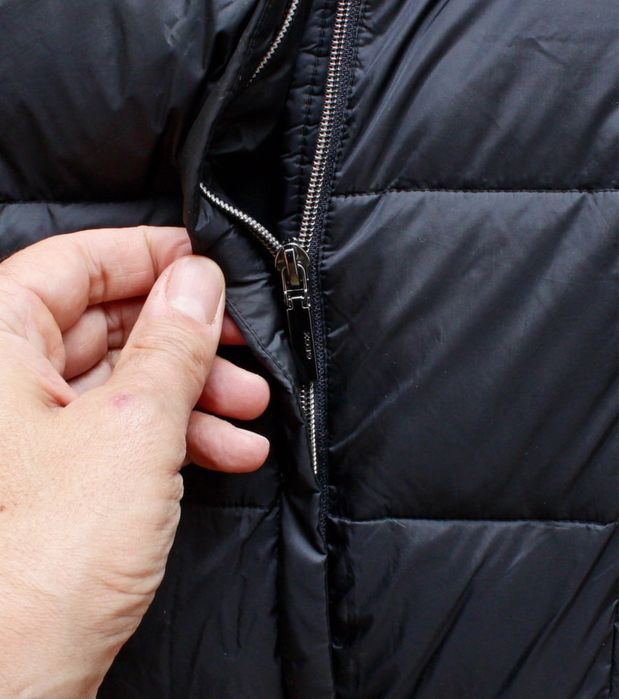 новий пуховик Geox