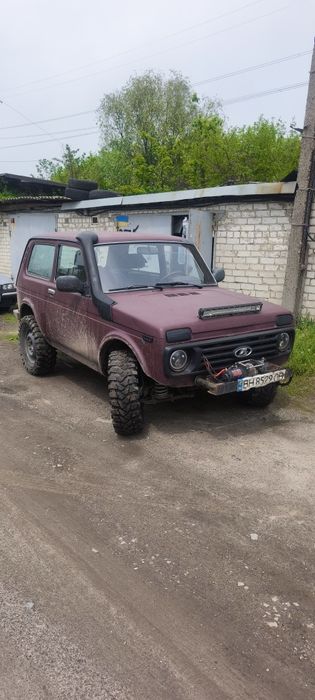 Продам ниву 2012г 1.7б под оффроуд