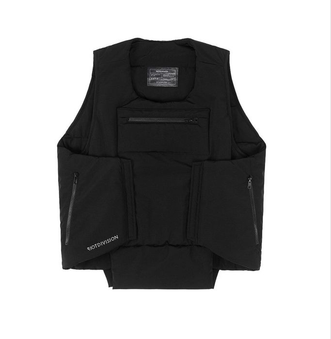 Утеплена жилетка від RIOT Division !
