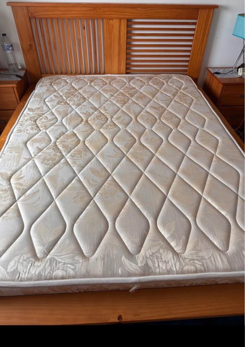 Vende-se cama, estrado e colchão