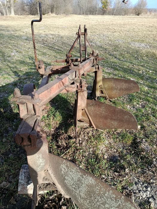 Плуг Плн 3 -35  в хорошому стані