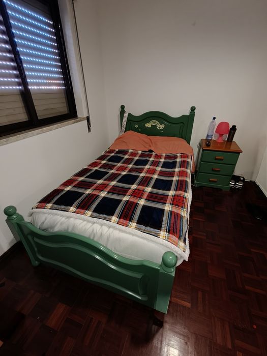 Quarto completo em madeira maciça – Venda conjunta