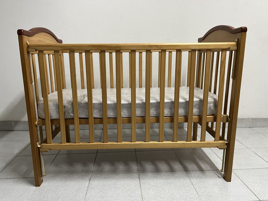 Berço/Cama de madeira Pueri + colchão (ajustável, bom estado)