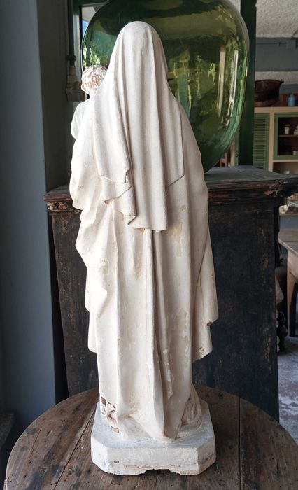 Antiga escultura em gesso Nossa Senhora com o Menino