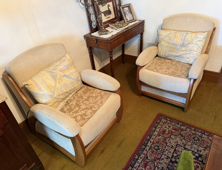 Conjunto de duas poltronas de madeira dos anos 70