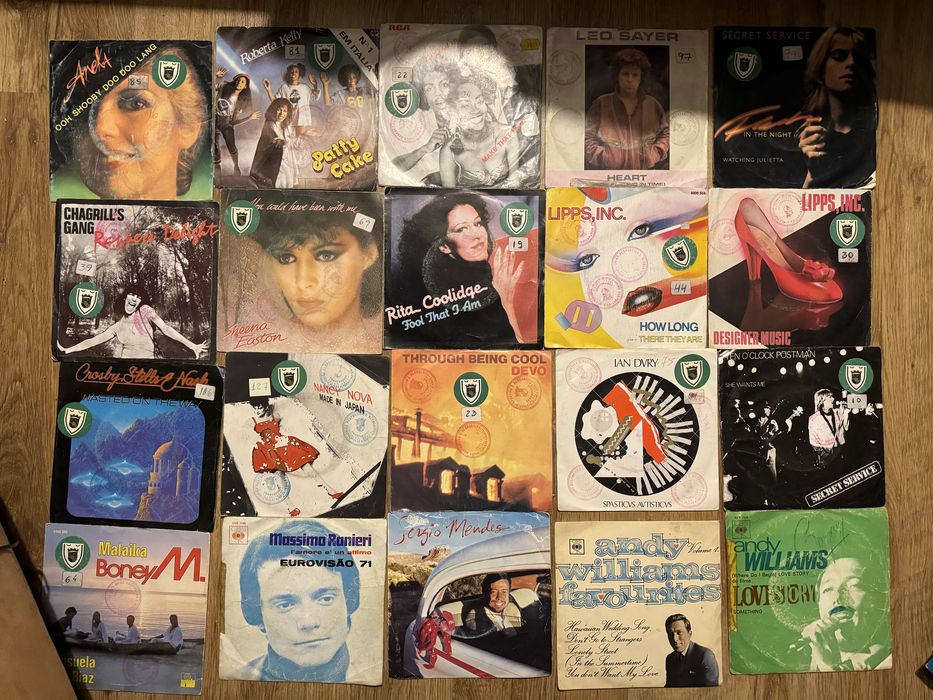 Lote 100 discos de vinil 45 RpM