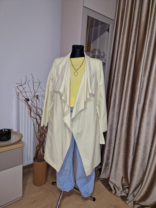 Tręcz, Plaszczyk wiosenny bananowy