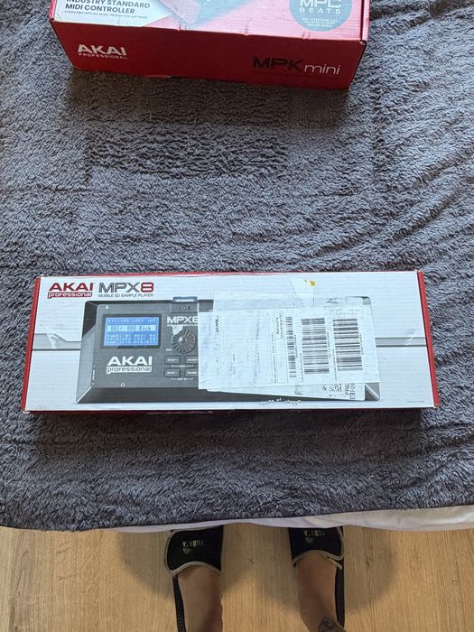 Akai MPX8.