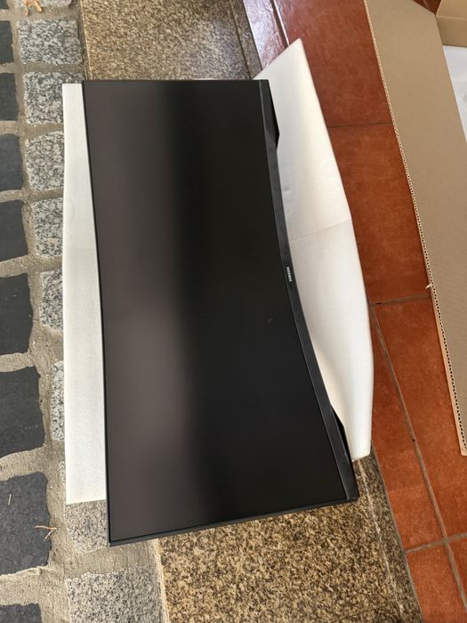 monitor gaming curvo ultralargo Samsung Odyssey G5 de 34 polegadas440101737280972800