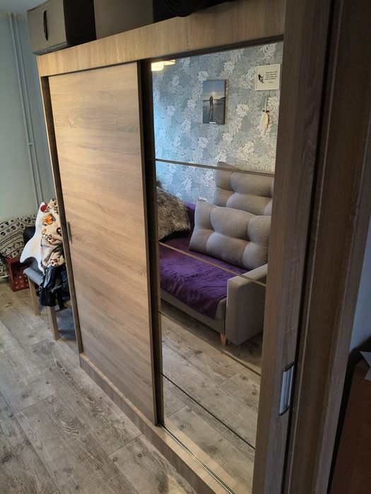 Szafa rozsuwana z lustrem