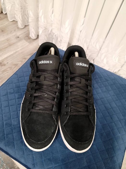 Продам фірмові кросівки Adidas neo