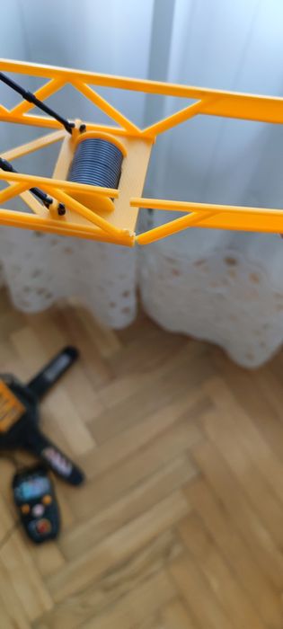 Zabawka dźwig sterowany pilotem