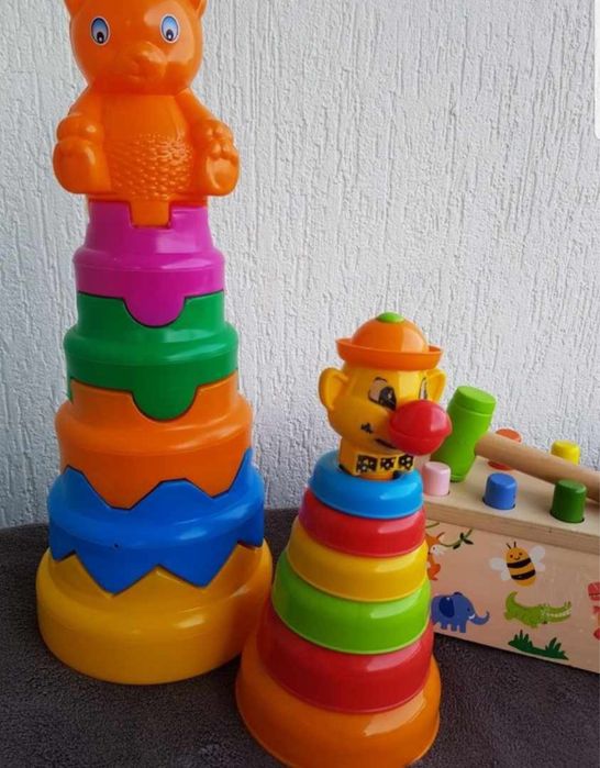 Zestaw zabawek dla dzieci przebijanka drewniana wieża piramidka