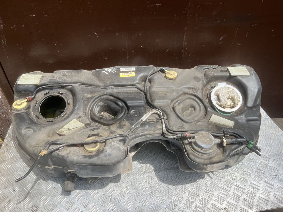 Бак бензобак крайслер 300с cherysler 300c год 14