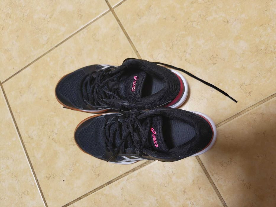 Sapatilhas asics igual a novas