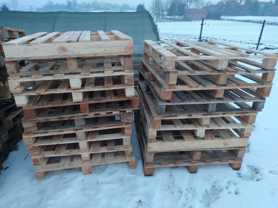 Palety  zwykle i duże  normalne palety paletki