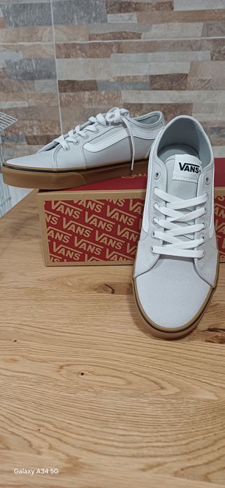 Vans novos em caixa n 42