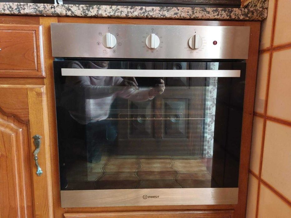 Forno Indesit com pouco uso