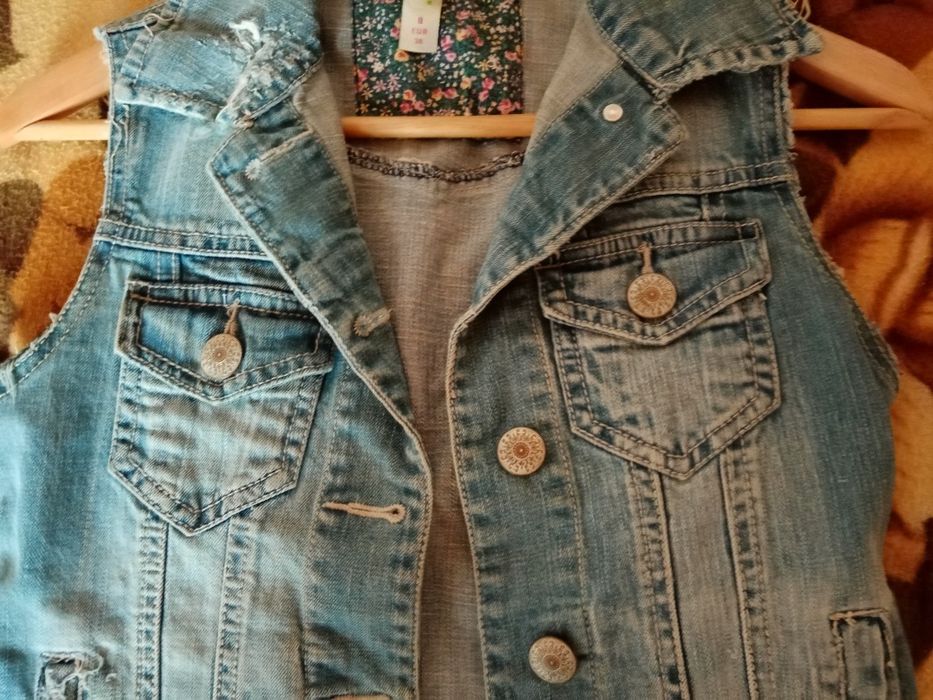 Жилетка джинсовая DENIM   р. 8 (36) СТОК