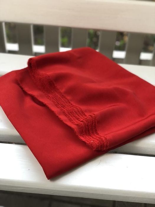 Винтажный отрез красной ткани с мокрого шелка