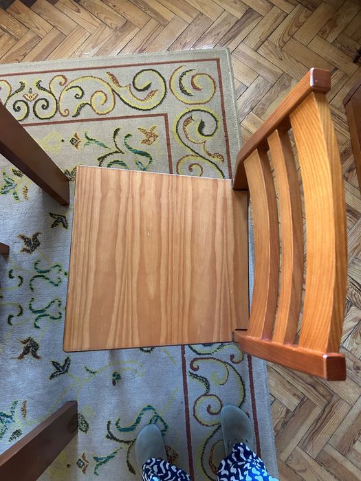 Mesa extensível em madeira c/ 6 cadeiras