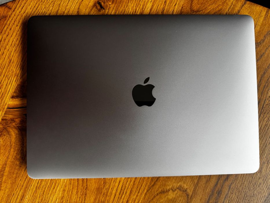 MacBook Air 13,3" 2020 rok Intel i5 8gb ram 512 gb ssd stan jak nowy