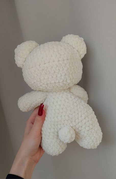Kremowy miś ecru ręczenie robiony na szydełku amigurumi
