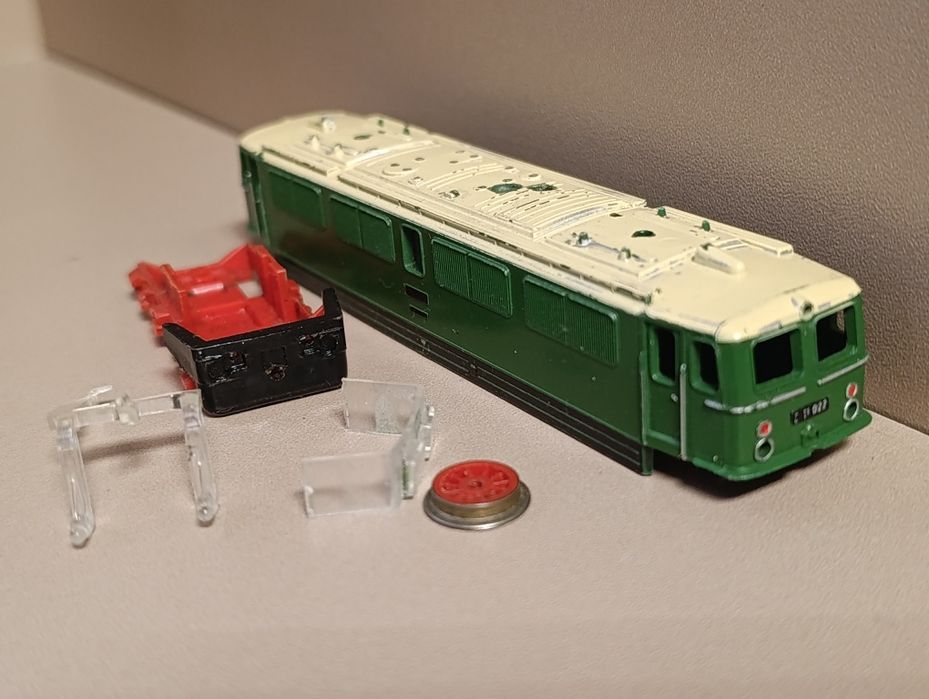 Kolejka TT: części Br242/E42