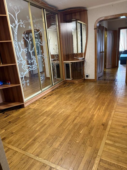 Продаж 4х кімнатної квартири