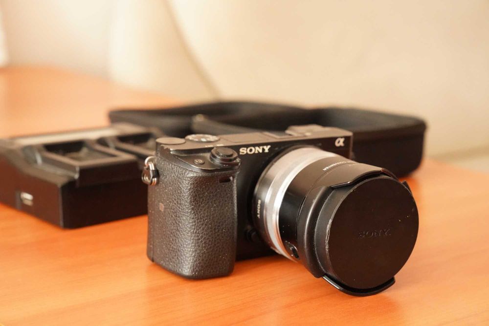 Фотоапарат Sony a6300 + 16mm f/2.8 + wide ширококутний конвертер
