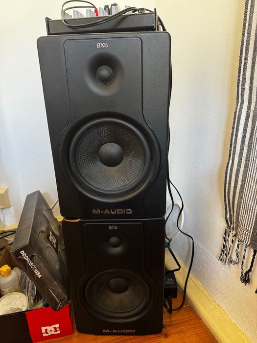 Monitores m áudio bx8