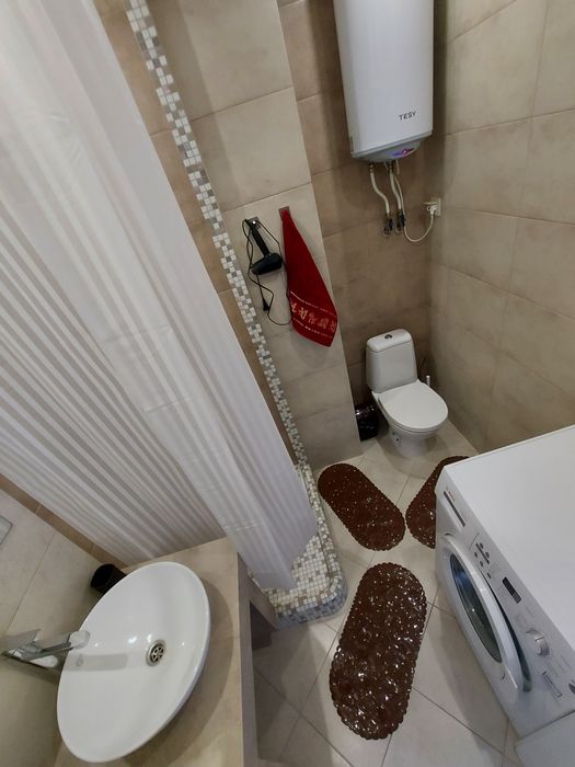 2 - кімнатна квартира. Погодинно. Подобово. ТРЦ " ЧАЙКА " Smart TV.