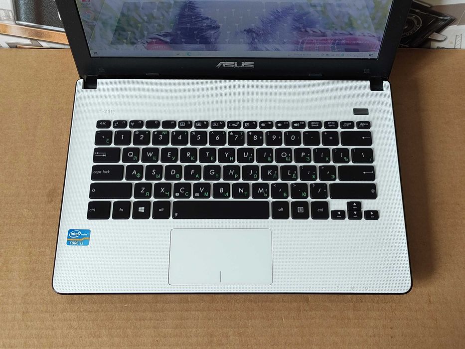 Швидкий ноутбук Asus/ Мощний Intel Core i3 (4 ядра)/ 4 ГБ/ SSD 120 ГБ