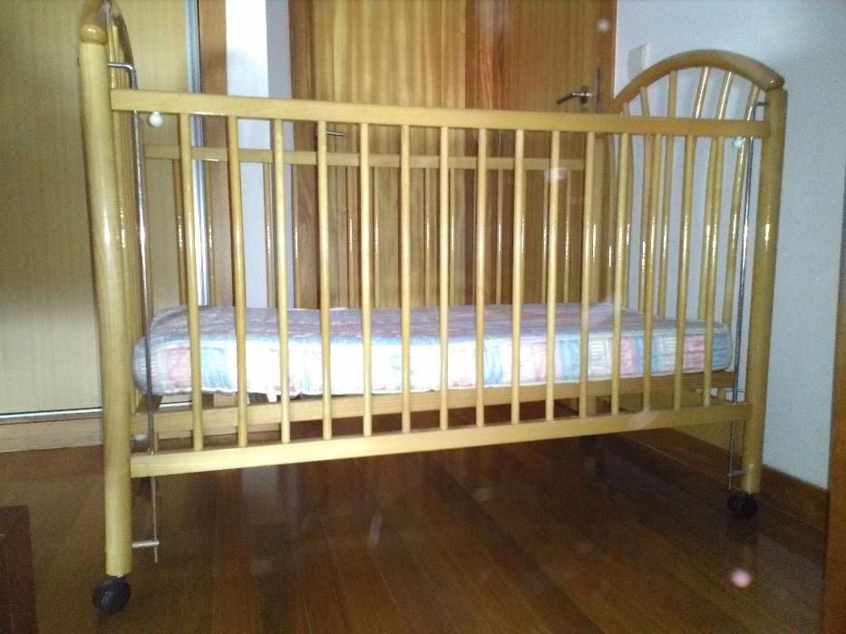 Cama de bebe madeira maciça