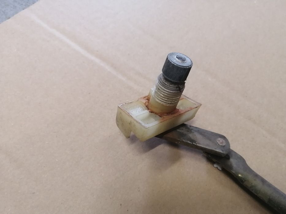 Fiat 126p mechanizm wycieraczek ładny stan