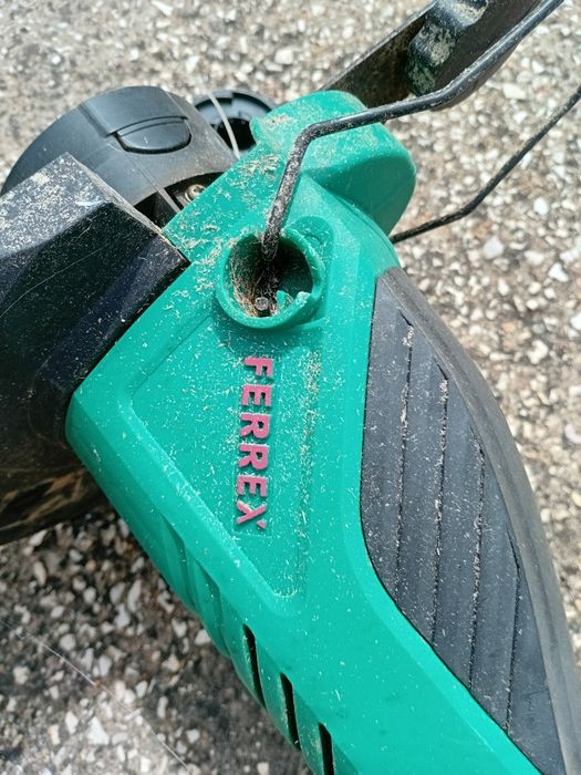 Duas roçadoras eletricas