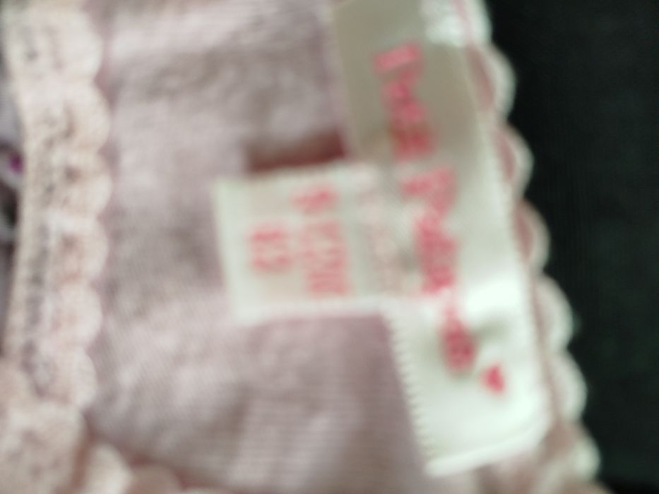 Várias roupas de bebê