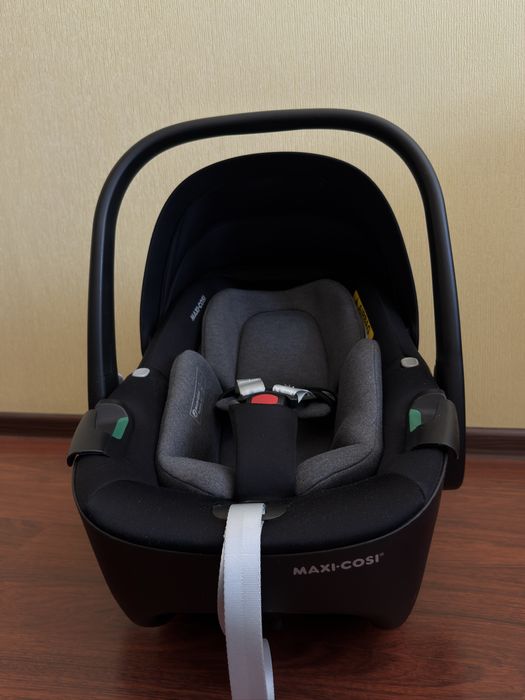 Продам дитяче автокрісло Maxi-Cosi Pebble 360