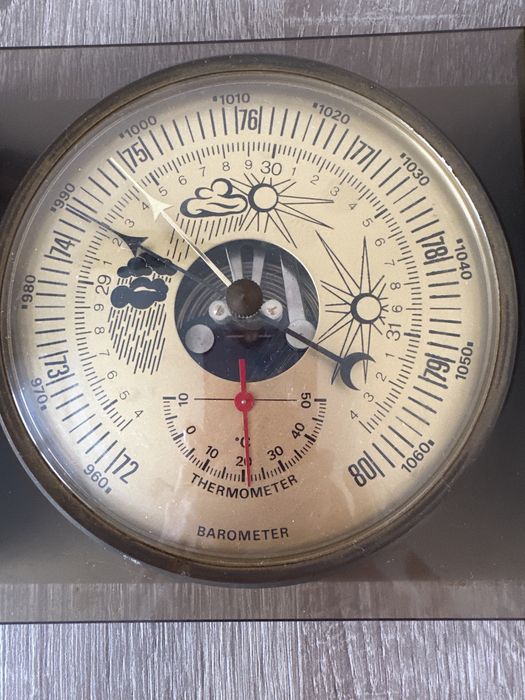 Барометр с термометром