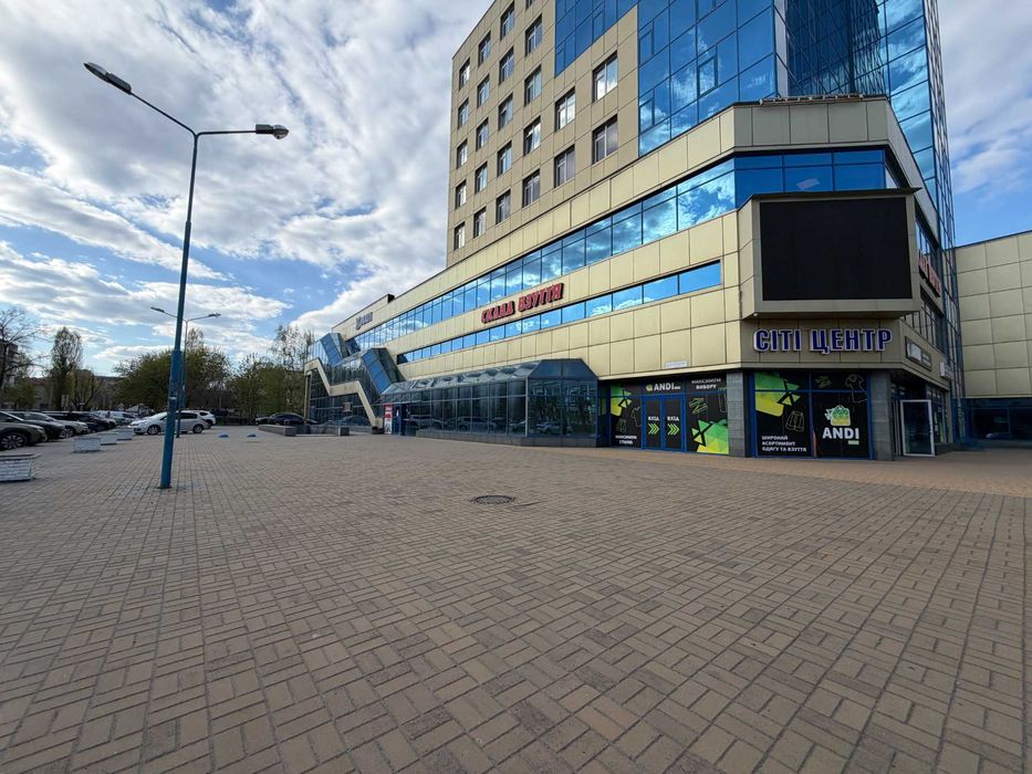 Фасадне приміщення в центрі, вул. Благовісна-Смілянська
