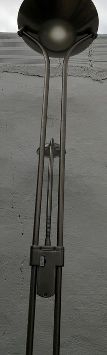 candeeiro de pe alto com 2 lâmpadas