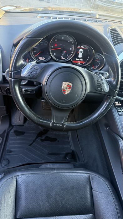 Porsche cayenne автомобіль