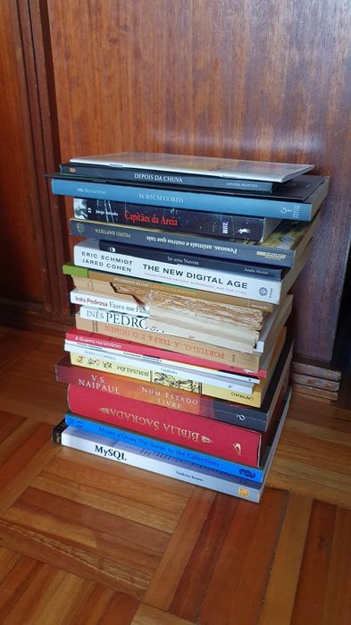 Vendo livros - Portes gratuitos acima de 10 €