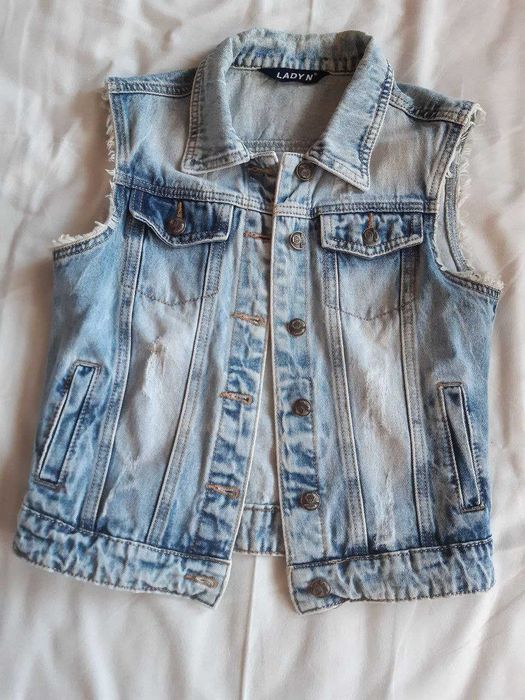 Джинсовая жилетка