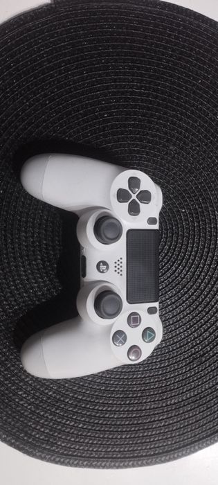 Sony DualShock 4, bezprzewodowy kontroler przeznaczony do konsoli Play