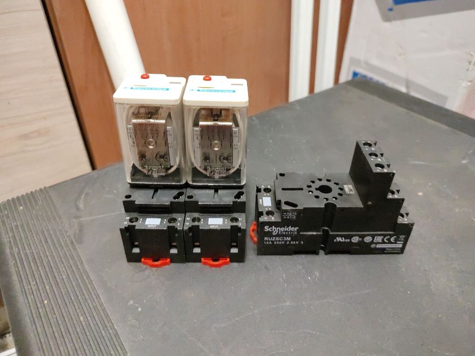 Przekaźnik schneider