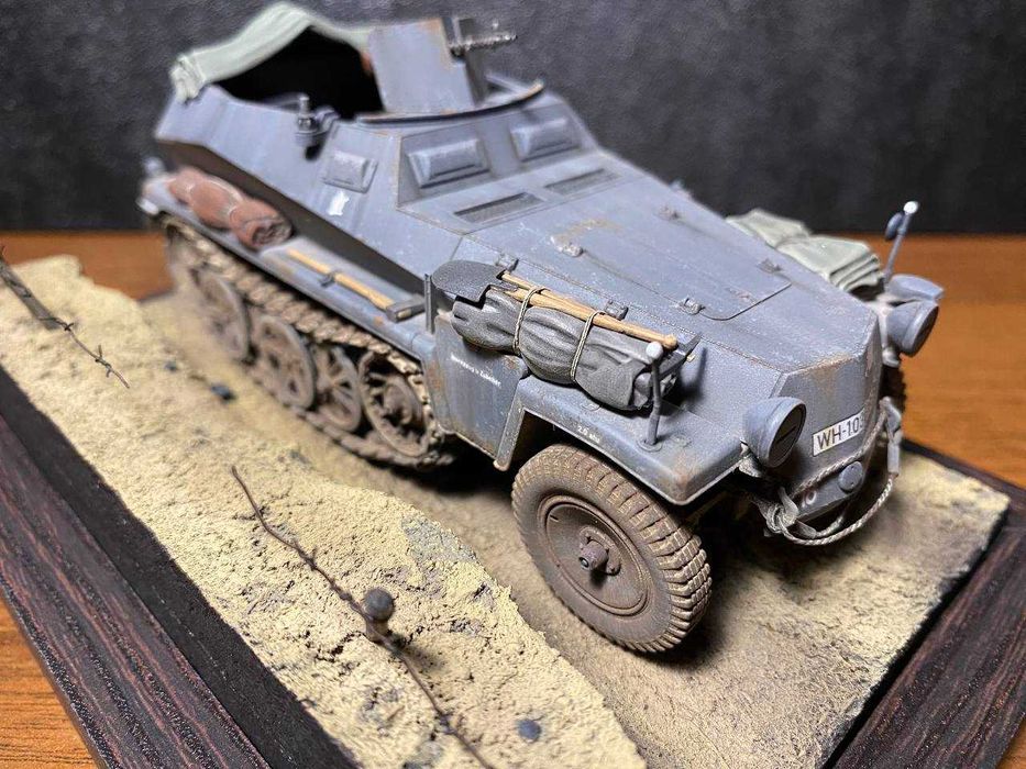 Niemiecki pojazd Sd.Kfz. 250/1 w skali 1:35.