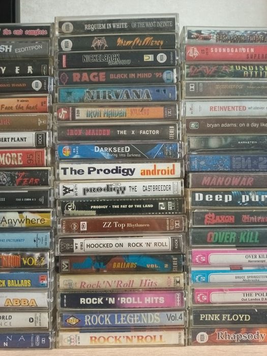 Аудіокасети рок гуртів та поп виконавців